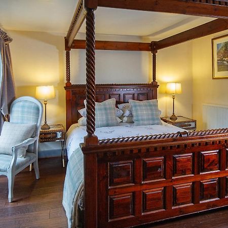 The Falls Of Dochart Inn Киллин Экстерьер фото